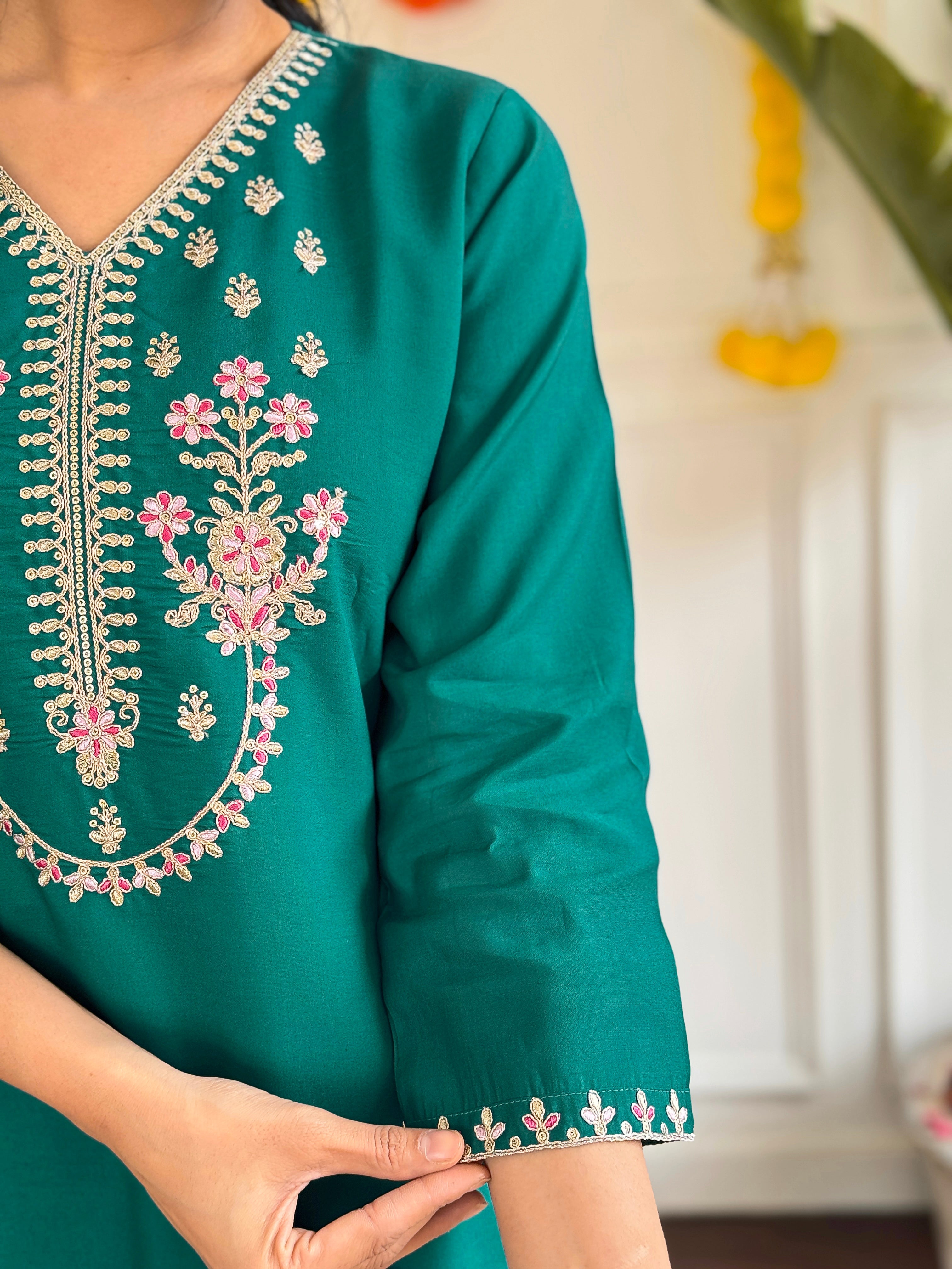 GREEN  COLOURED WOMEN'SVISCOSE CHANDERI KURTA SET