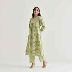 MOTI LEMON GREEN COLOURED  WOMEN'S  RAYON SLUB  LACE WORK   KURTA WITH PANT SET