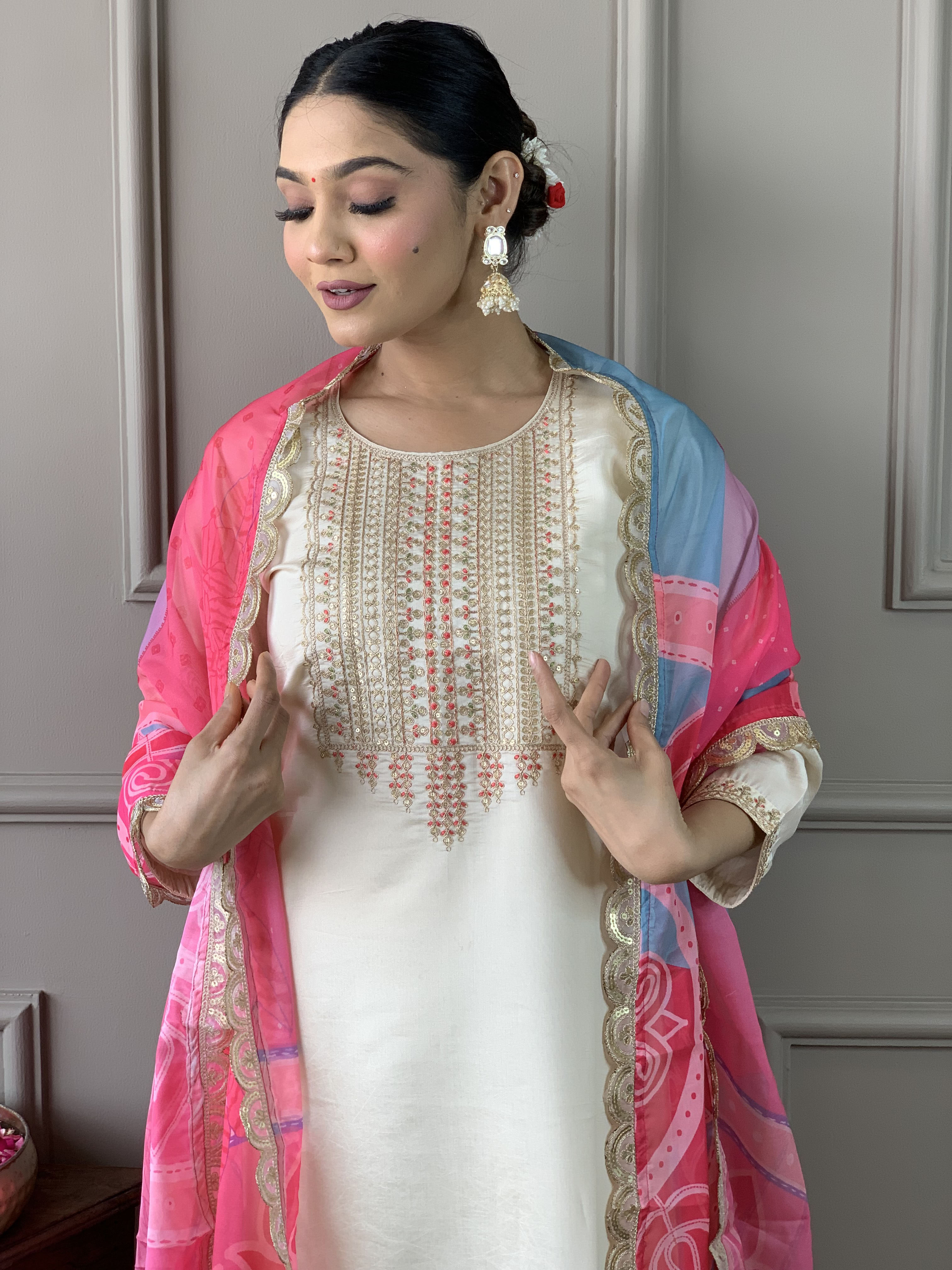 NARGIS  WHITE WOMEN'S VISCOSE CHANDERI KURTA SET
