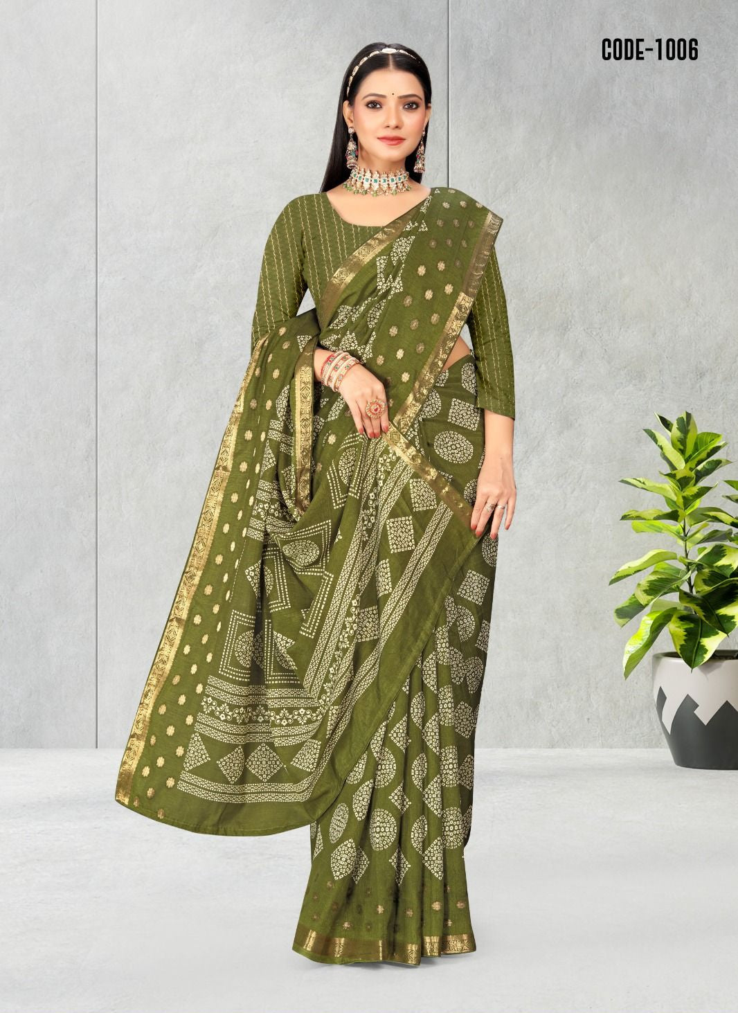 Geometric Print Jacquard border Dola Silk saree with blouse for women
