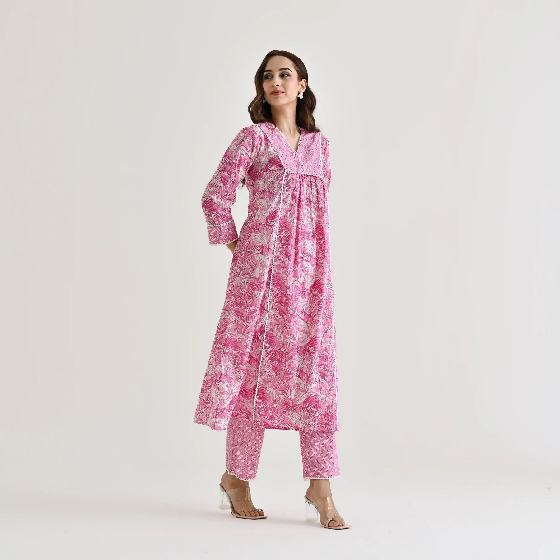 MOTI PINK COLOURED  WOMEN'S  RAYON SLUB  LACE WORK   KURTA WITH PANT SET