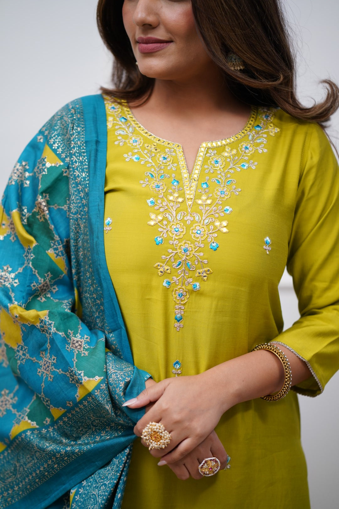 ALICE YELLOW  COLOURED  WOMEN'S VISCOSE CHANDERI KURTA WITH PANT DUPATTA  SET