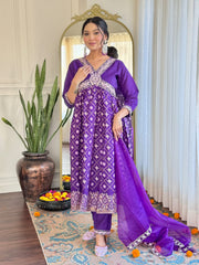 RAAVEE COLOURED  WOMEN'S CHANDERI SILK EMBROIDERED  KURTA WITH PANT DUPATTA SET