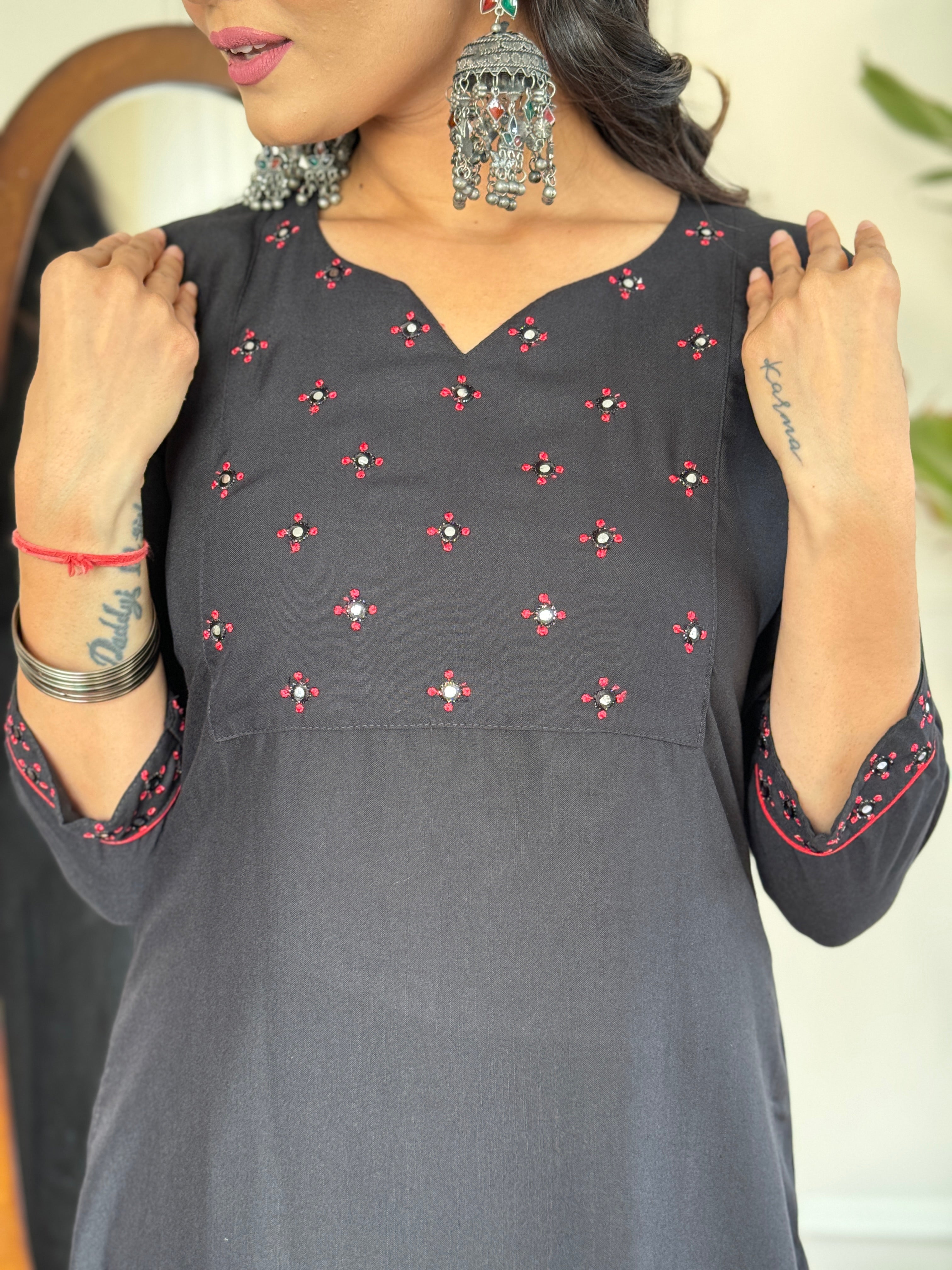 BLACK   COLOURED  WOMEN'S REYON SLUB EMBROIDERED  KURTA WITH PANT DUPATTA SET