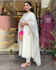 YAMINI WHITE COLOURED  WOMEN'S CHANDERI SILK EMBROIDERED  KURTA WITH PANT DUPATTA SET