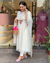 YAMINI WHITE COLOURED  WOMEN'S CHANDERI SILK EMBROIDERED  KURTA WITH PANT DUPATTA SET