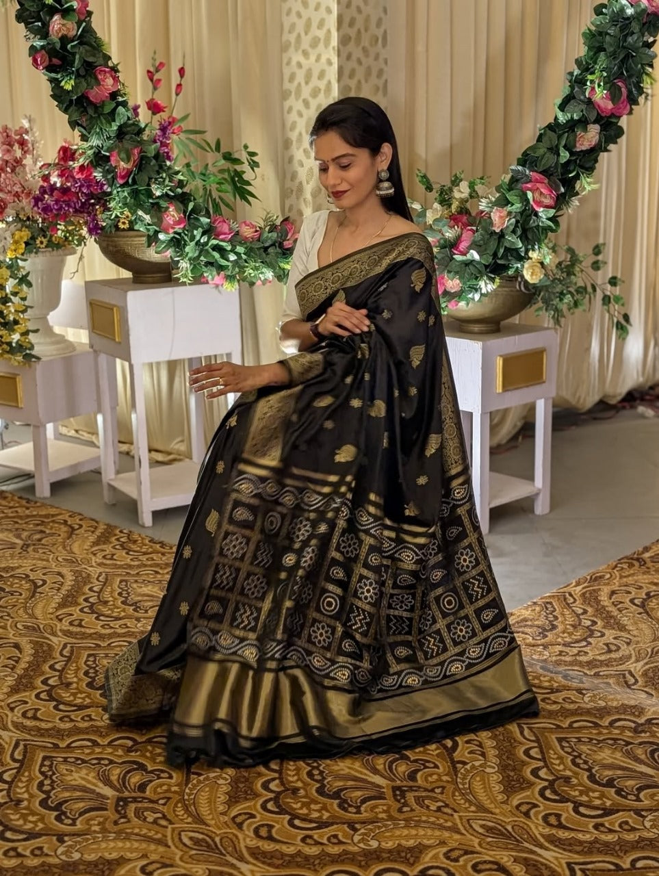 THE BANARASI SOFT SILK SAREE  MADE UP OF SILK THREADS WOVEN USING