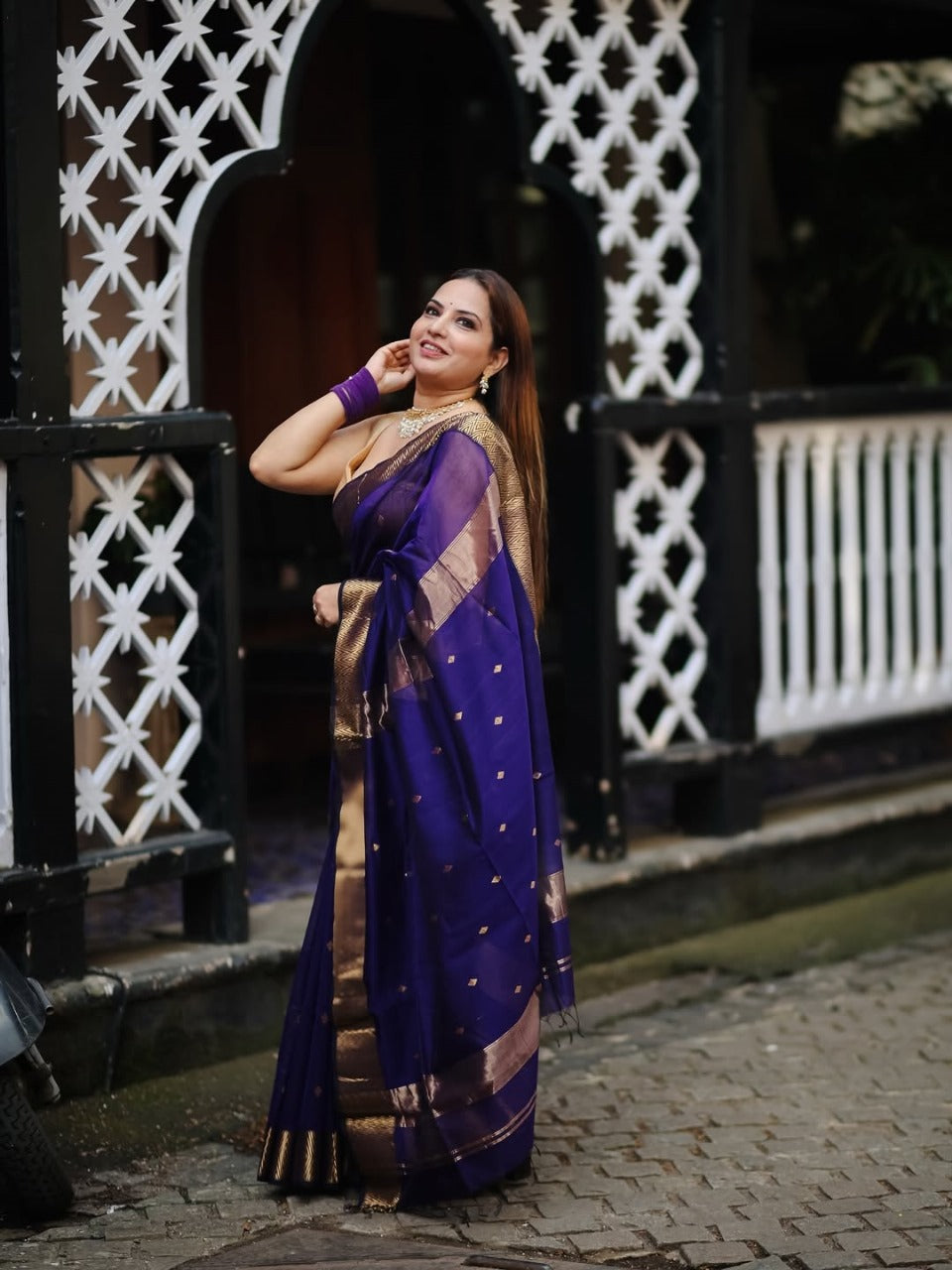 THE COTTON SILK MADE UP OF SILK THREADS WOVEN USING