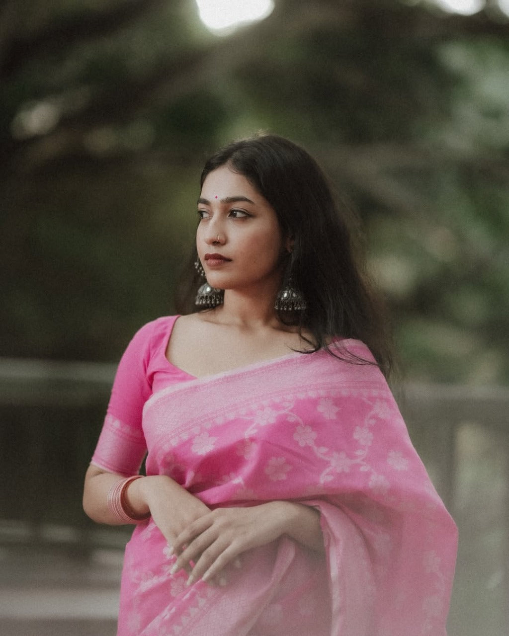 THE BANARASI SOFT SILK SAREE  MADE UP OF SILK THREADS WOVEN USING
