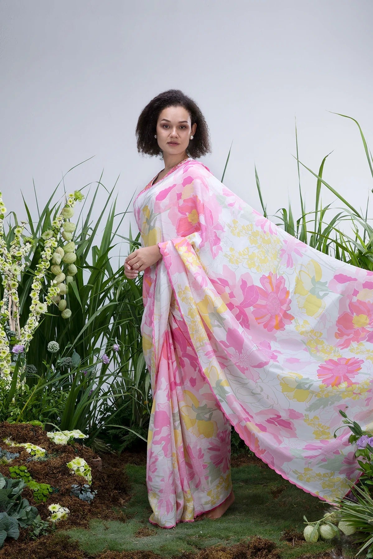 white  Color georgette  Saree With Sequence Work