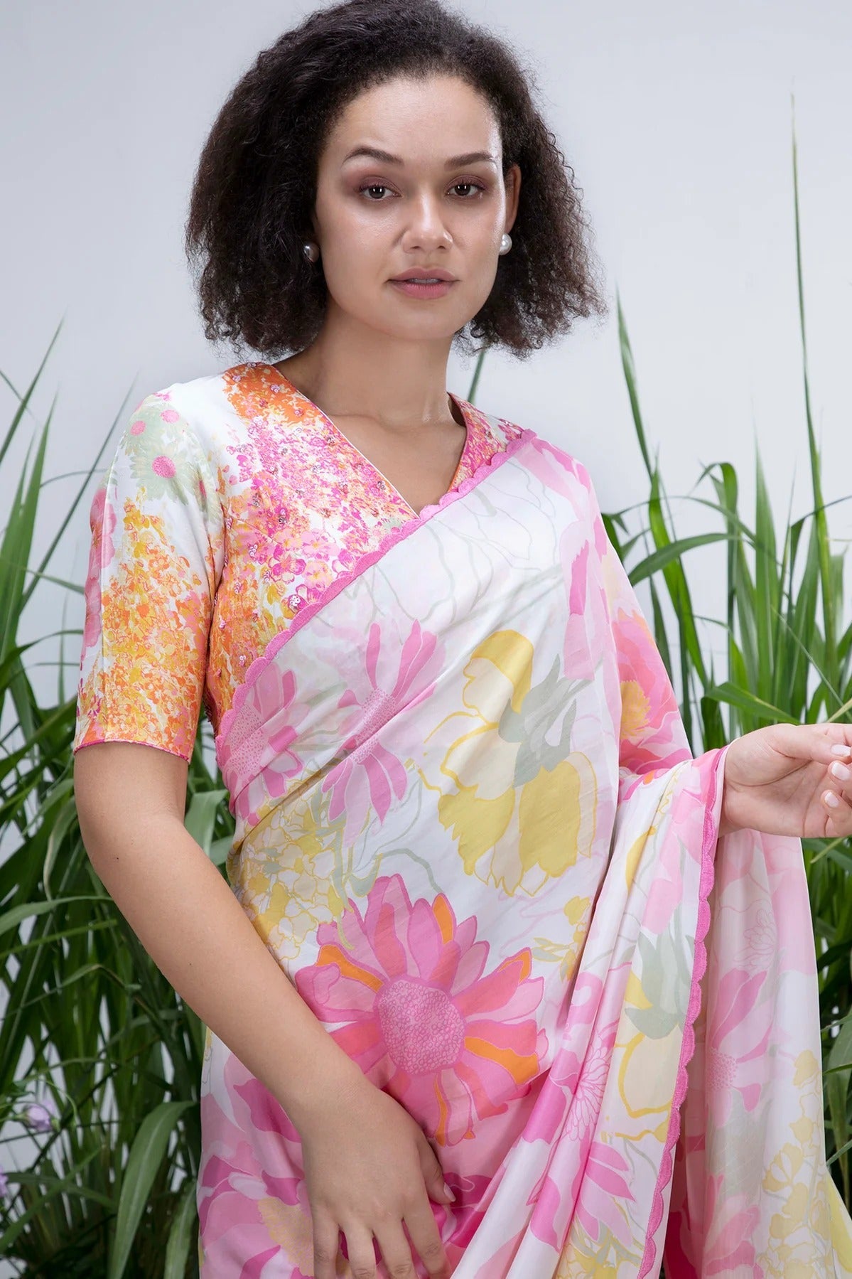 white  Color georgette  Saree With Sequence Work