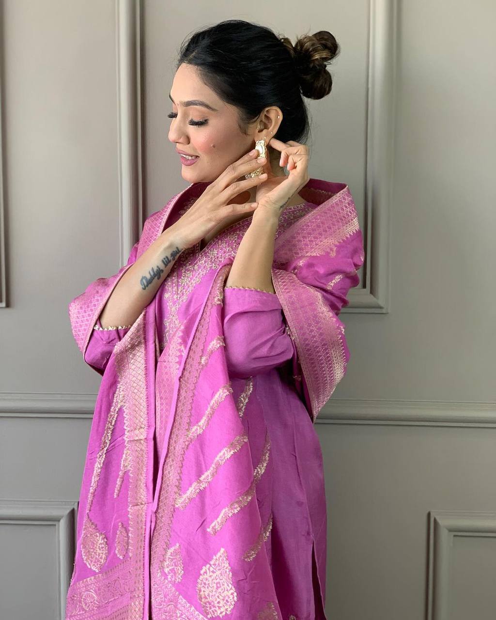 JENA LIGHT PINK  COLOURED  WOMEN'S VISCOSE CHANDERI KURTA WITH PANT DUPATTA  SET