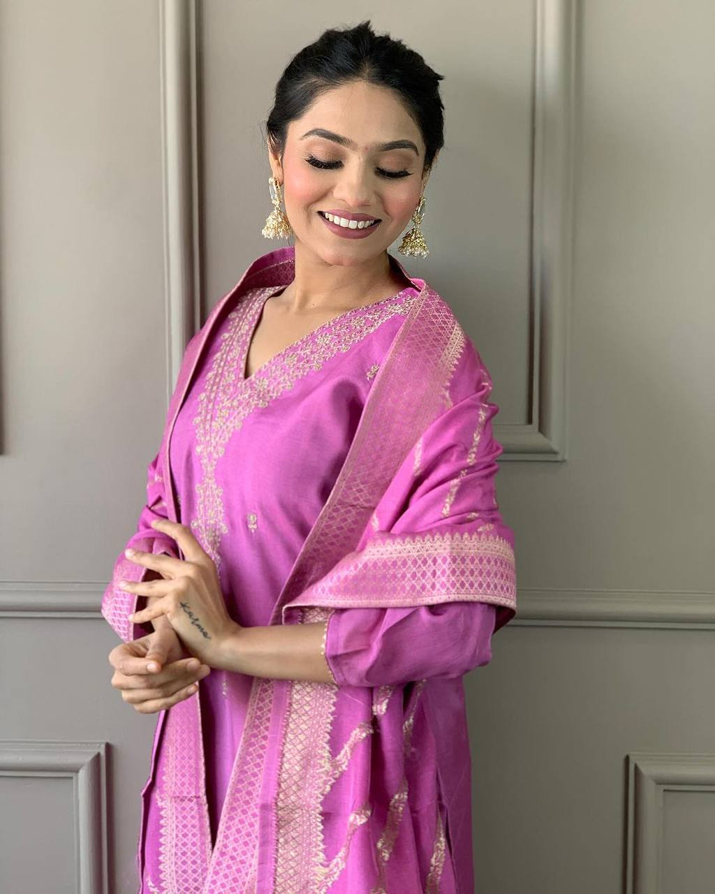 JENA LIGHT PINK  COLOURED  WOMEN'S VISCOSE CHANDERI KURTA WITH PANT DUPATTA  SET