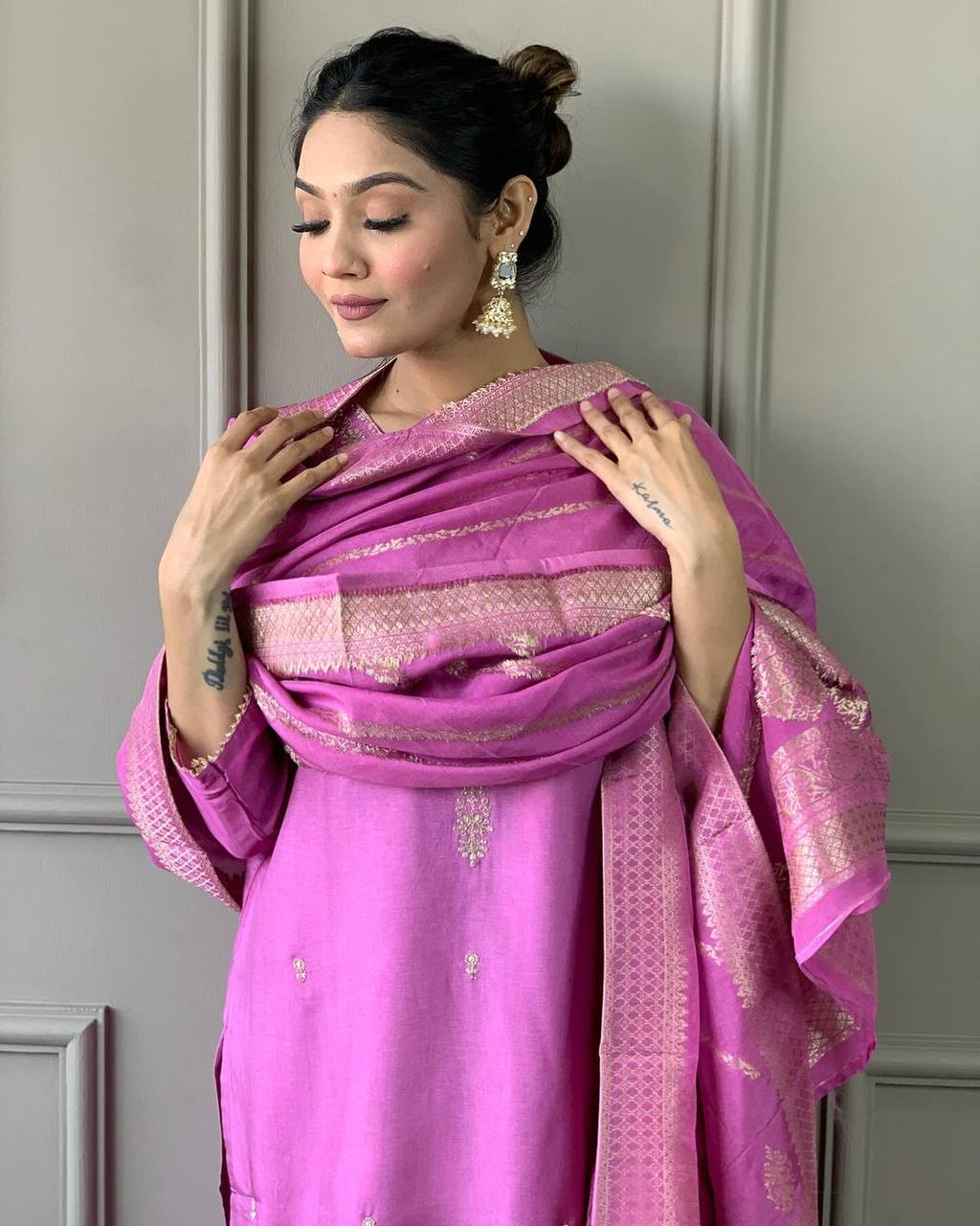 JENA LIGHT PINK  COLOURED  WOMEN'S VISCOSE CHANDERI KURTA WITH PANT DUPATTA  SET