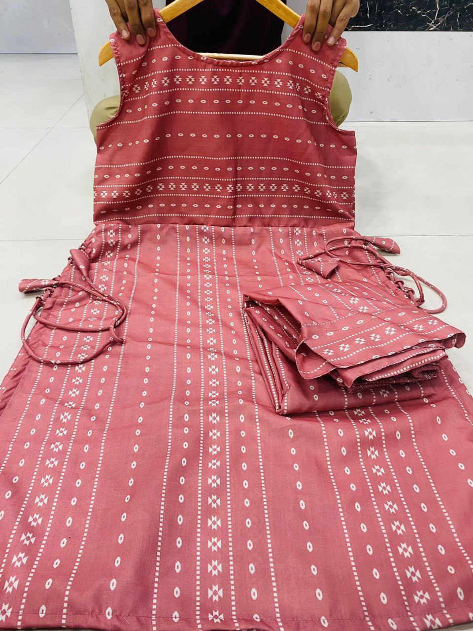 Sleeve Less Kurti Pent Set